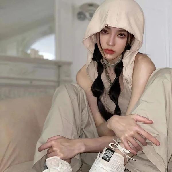 派遣女公关彩华